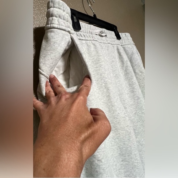 Lululemon Scuba High-Rise Cropped Joggers Activewear Yoga Workout Loungewear Gym - Picture 6 of 14